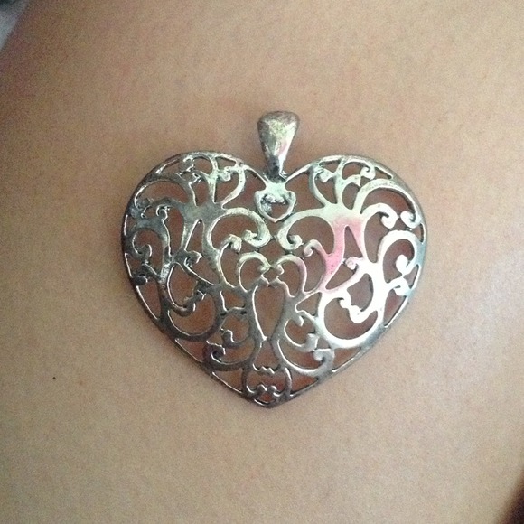 🚫Sold🚫Large vintage heart pendant💘