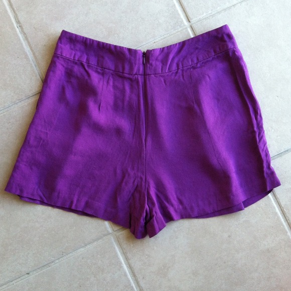 BUNDLED💋Highwaist Purple Pleated Shorts - Picture 3 of 3