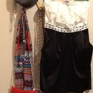 Elegant black and white dress (size 7)