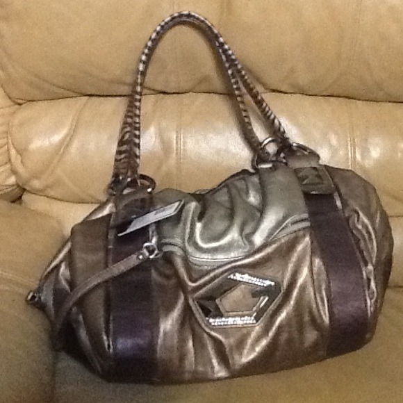 Guess Thriller Design Satchel. Final Reduction!!!!