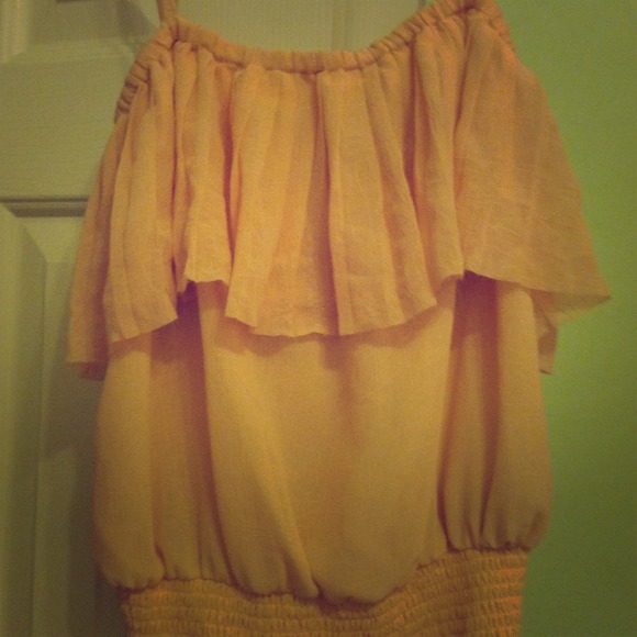 ⚡Reduced⚡Adorable coral flowy shirt!!