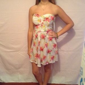 ❌PRICE REDUCED❌ Strapless floral dress