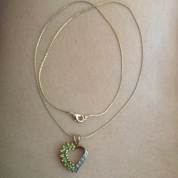 🚫Sold🚫Peridot heart necklace 💚