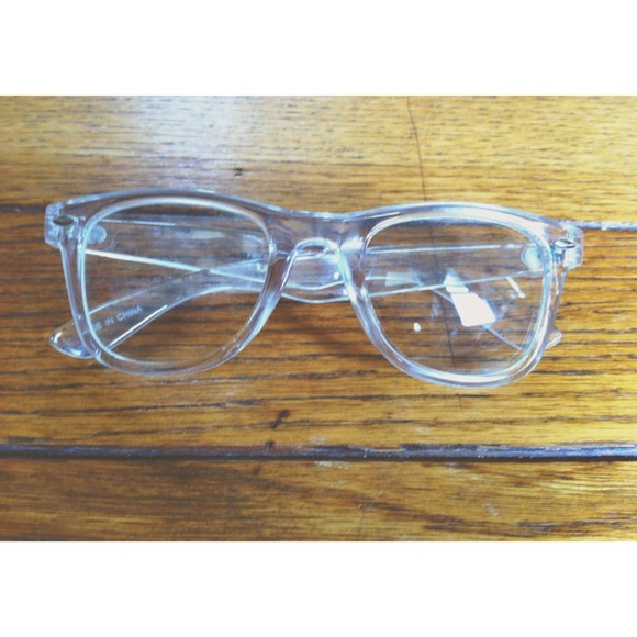CLEAR GLASSES