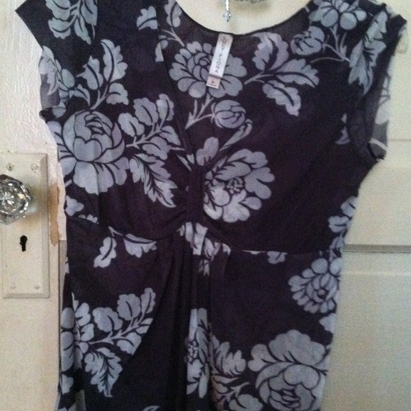 Top - Picture 2 of 3