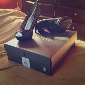 Vera Wang Glitter Peep toe Pumps