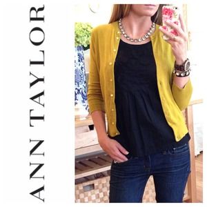 💢SOLD💢 Ann Taylor Cut-Out Flower Tank