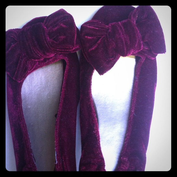 Sold****+ Velvet burgundy cute flats