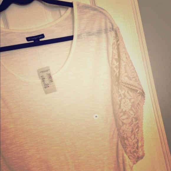 💥SOLD💥American Eagle Lace Dolman Sleeve Cream