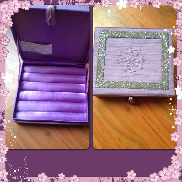 Sold! Pretty purple beaded jewelry case