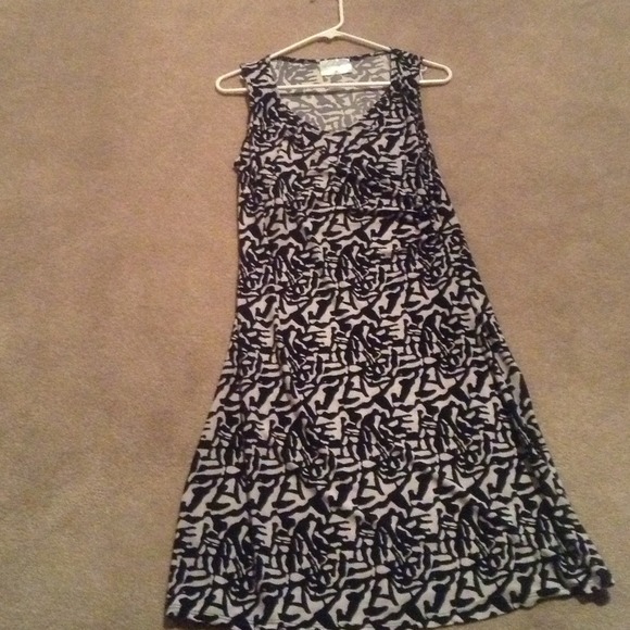 Maternity white & black dress