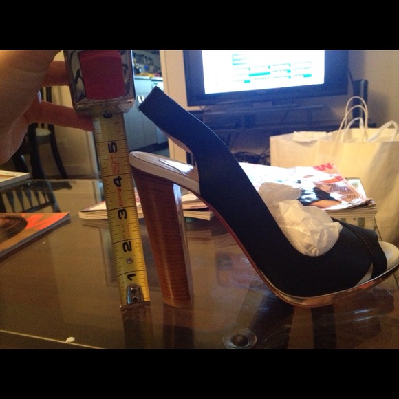 SOLD!!!! NIB authentic Christian Louboutin 38 1/2 - Picture 2 of 4