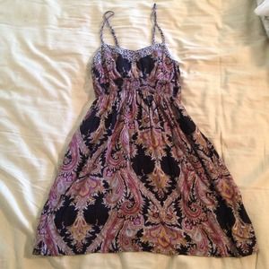 Paterned dress with pockets!🎀