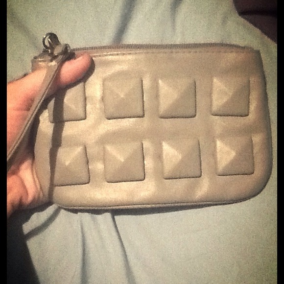 Grey faux-leather clutch/wallet with cute studs - Picture 2 of 2