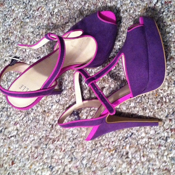 Dressy heels - Picture 3 of 3