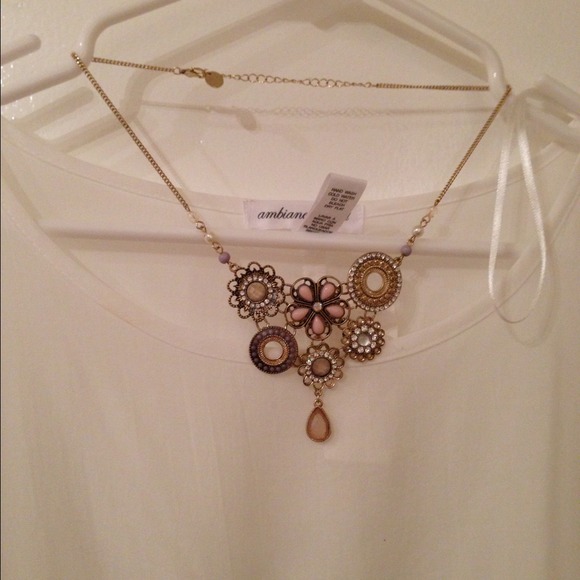 Cute necklace !!