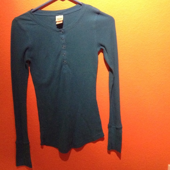 Blue button down long sleeve thermal shirt