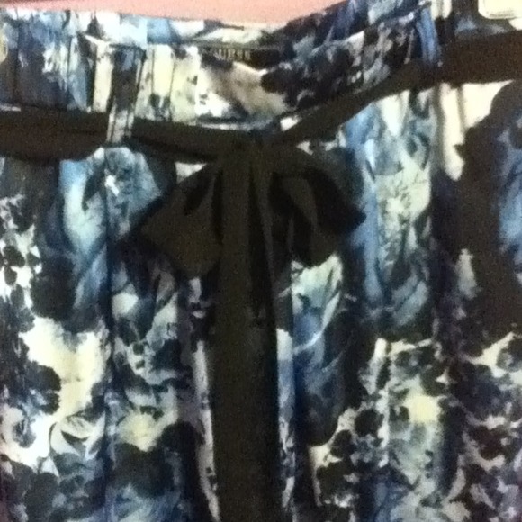 Blue and black floral silk pants - Picture 2 of 3