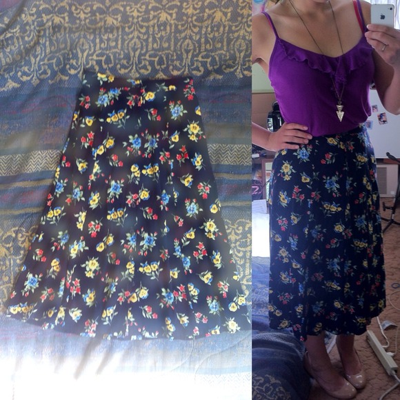 Vintage Dresses & Skirts - Vintage Floral Button-Down Skirt