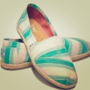 Super cute teal colored classic TOM!!!!!