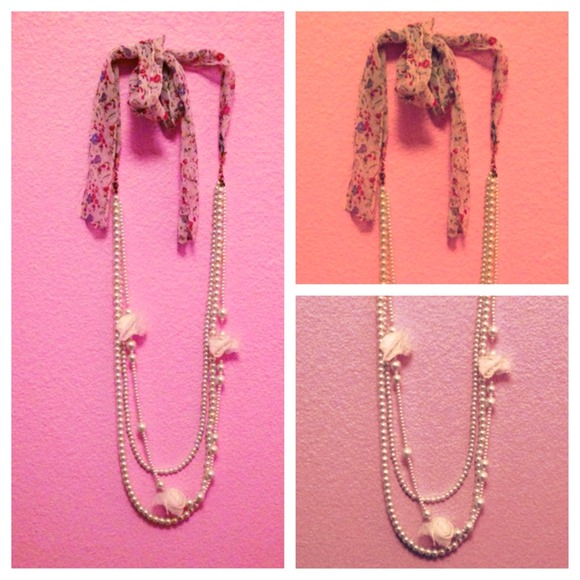 Floral Pearl Necklace - Picture 1 of 2