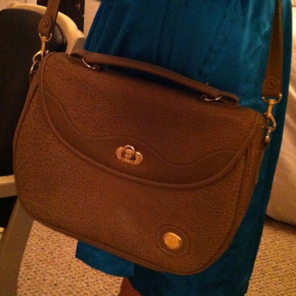❌SOLD❌Brown satchel with gold detail! - Picture 2 of 4