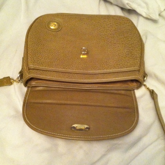 ❌SOLD❌Brown satchel with gold detail! - Picture 3 of 4