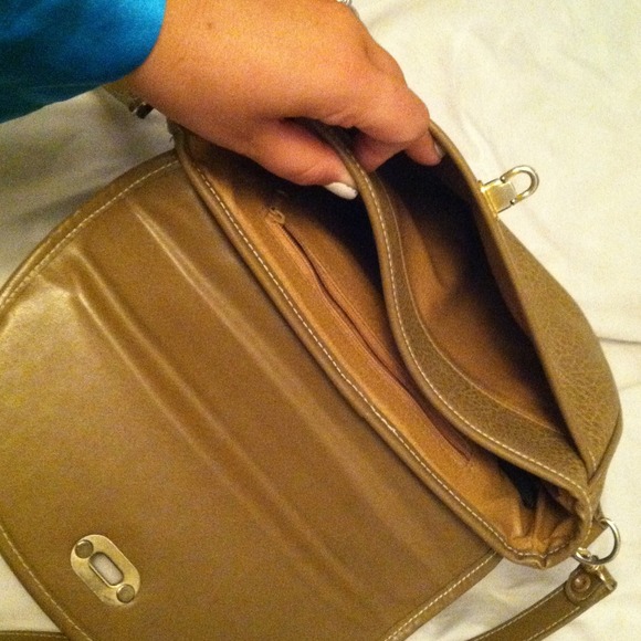 ❌SOLD❌Brown satchel with gold detail! - Picture 4 of 4