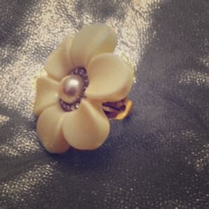 Beautiful flower ring🌼