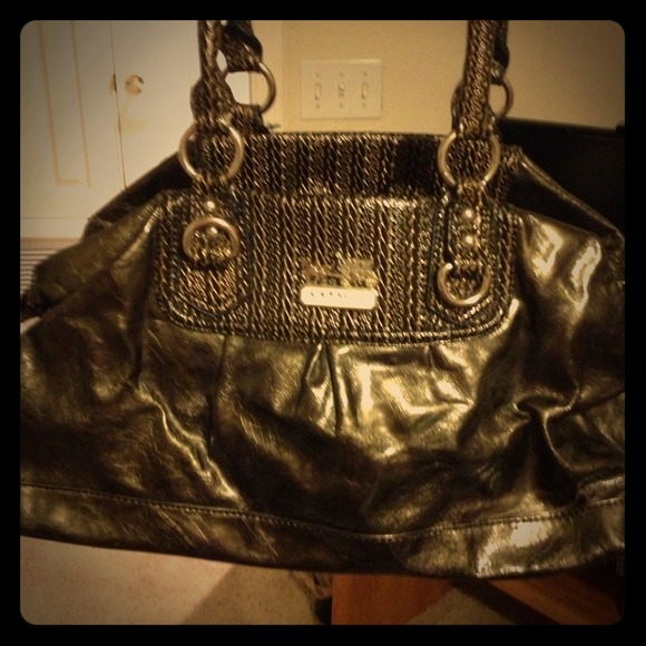 🎀REDUCED🎀 metallic faux snakeskin purse