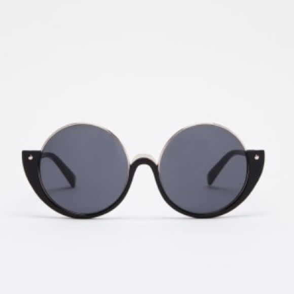 ⭕️Sold⭕️House of Harlow 1960 round frame sung