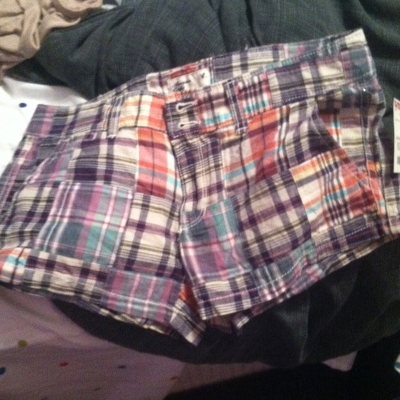 NEW plaid American eagle shorts.