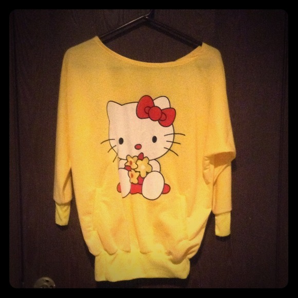 Yellow hello kitty sweater with front pockets