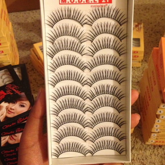Fake eyelashes style #22 - Picture 1 of 3