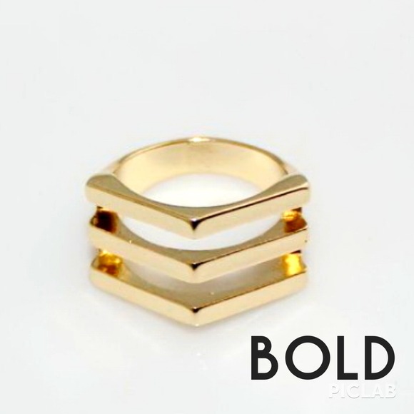 Jewelry - Gold caged ring