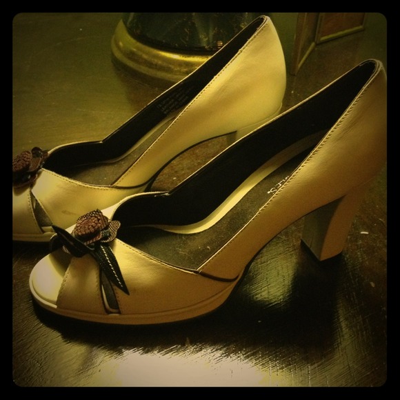 Aerosoles Opened toe pumps