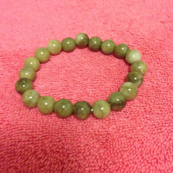 ❌DONATED❌Light green beaded bracelet