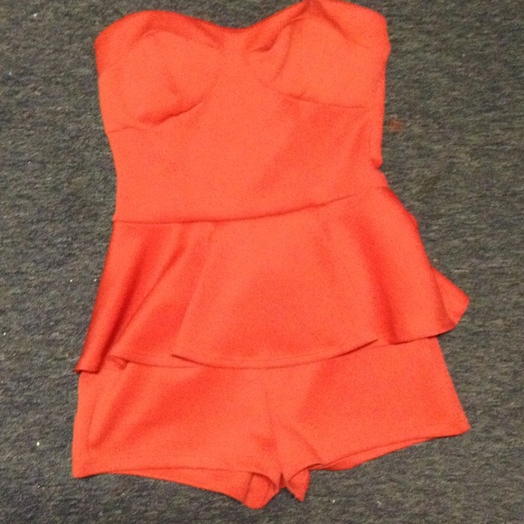 Coral colored romper brand new strapless - Picture 1 of 3