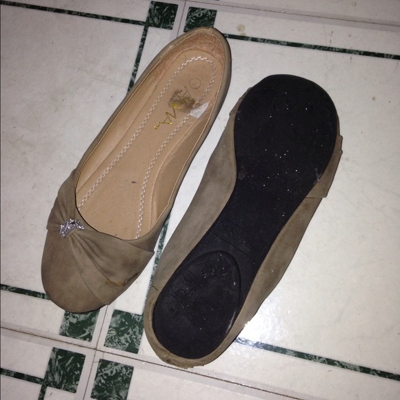 Sandals - Picture 2 of 2