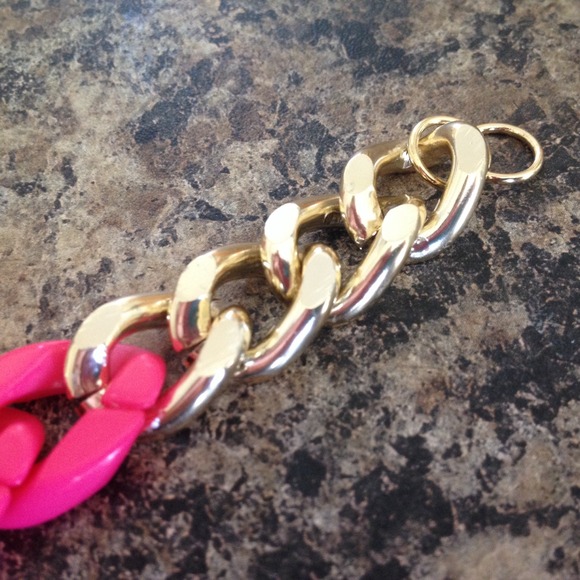 🚫SOLD🚫Pink Link Arm Candy Bracelet - Picture 3 of 4
