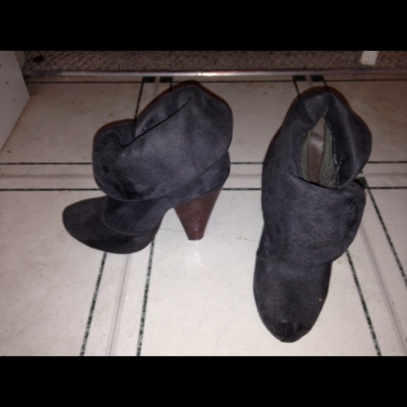 Boot - Picture 2 of 3