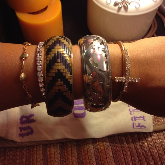 🚫Sold 🚫Urban Outfitter's bohemian bracelets - Picture 1 of 2