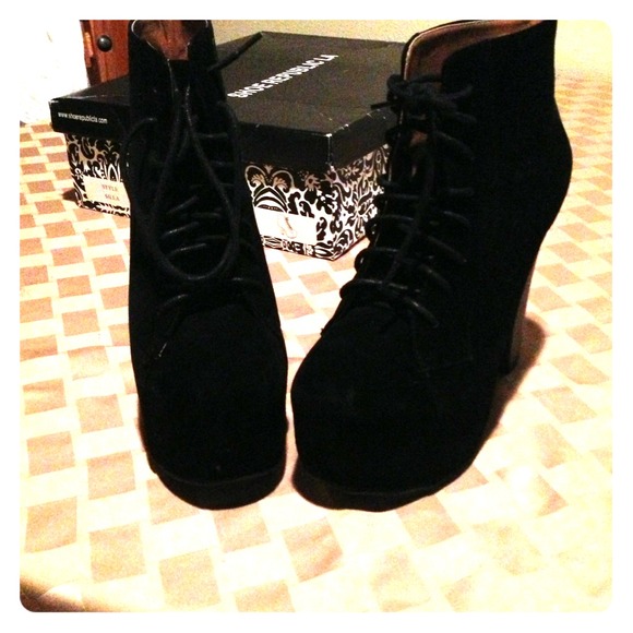 Silla black 6 1/2  inspired Jeffery Campbell's