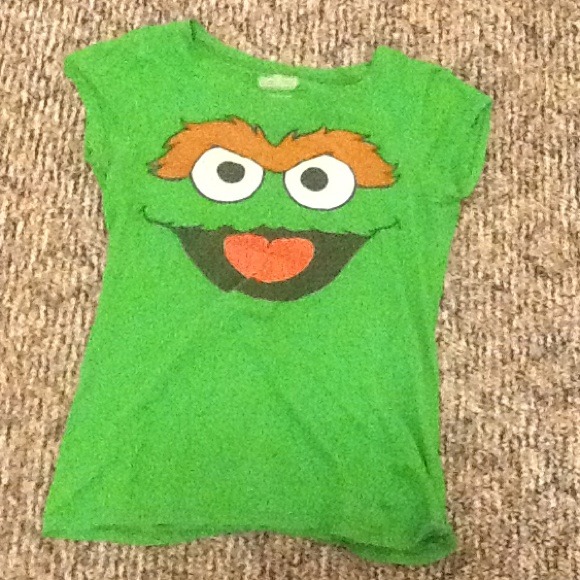 An Oscar the grouch t shirt