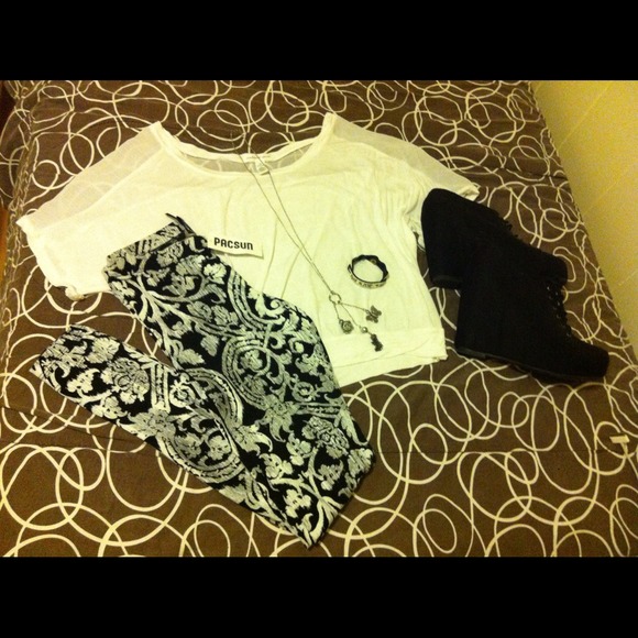Black/White Floral Leggings
