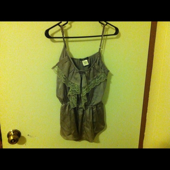 Grey Top With Lace - Picture 1 of 1