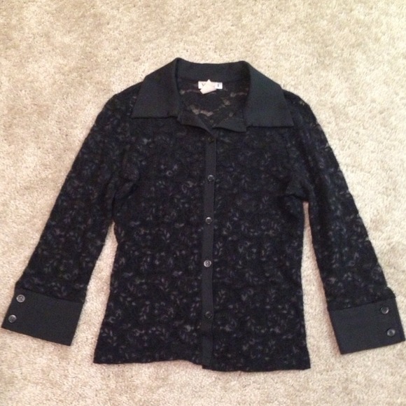 ❌SOLD❌Black Lace Top - Picture 2 of 4