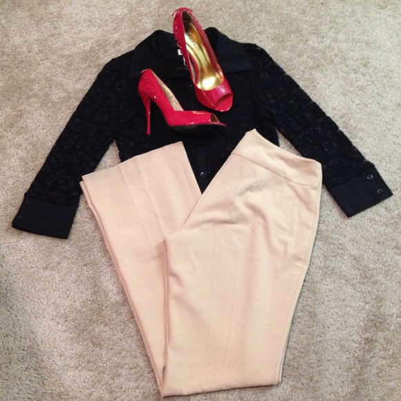 ❌SOLD❌Black Lace Top - Picture 3 of 4