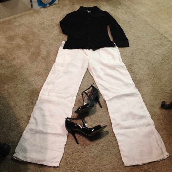 ❌SOLD❌Black Lace Top - Picture 4 of 4