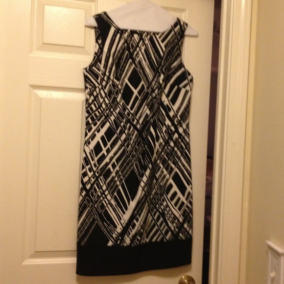 Snappy black & white geo print dress - Picture 1 of 1